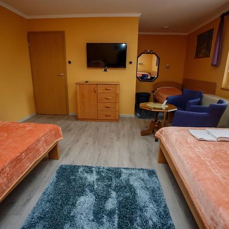 Guest House Mali Hotel Subotica Exterior foto