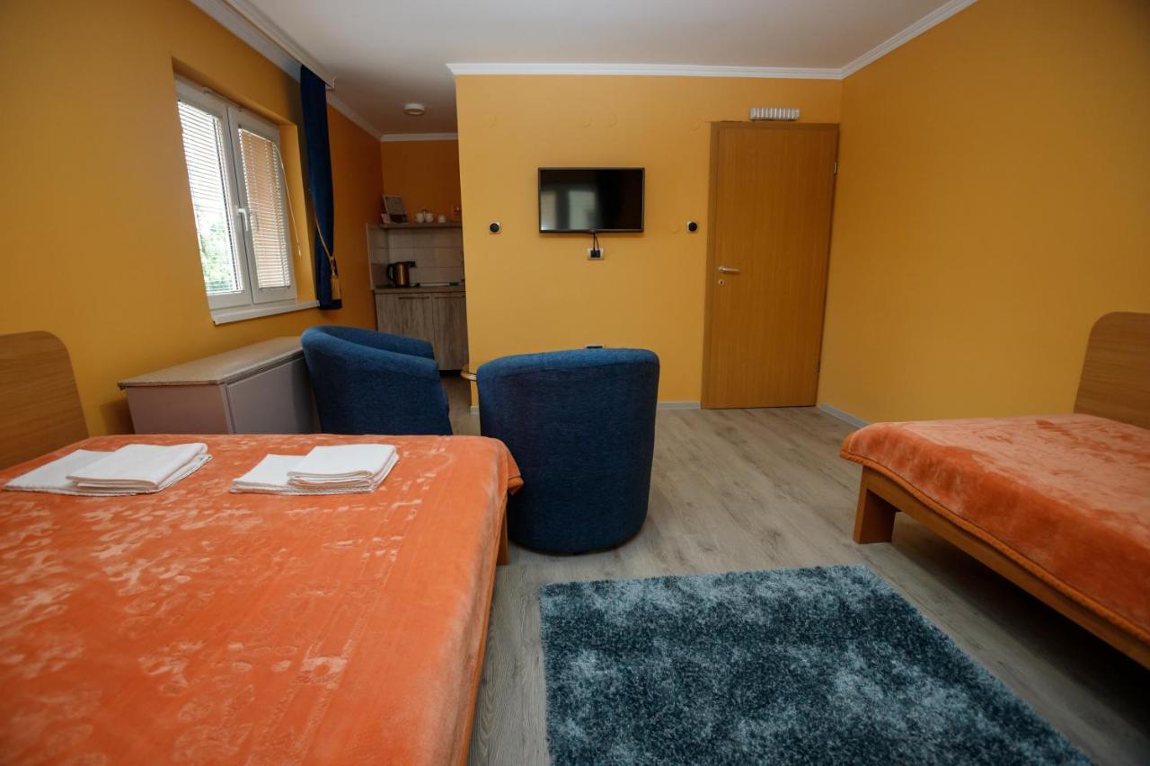 Guest House Mali Hotel Subotica Exterior foto
