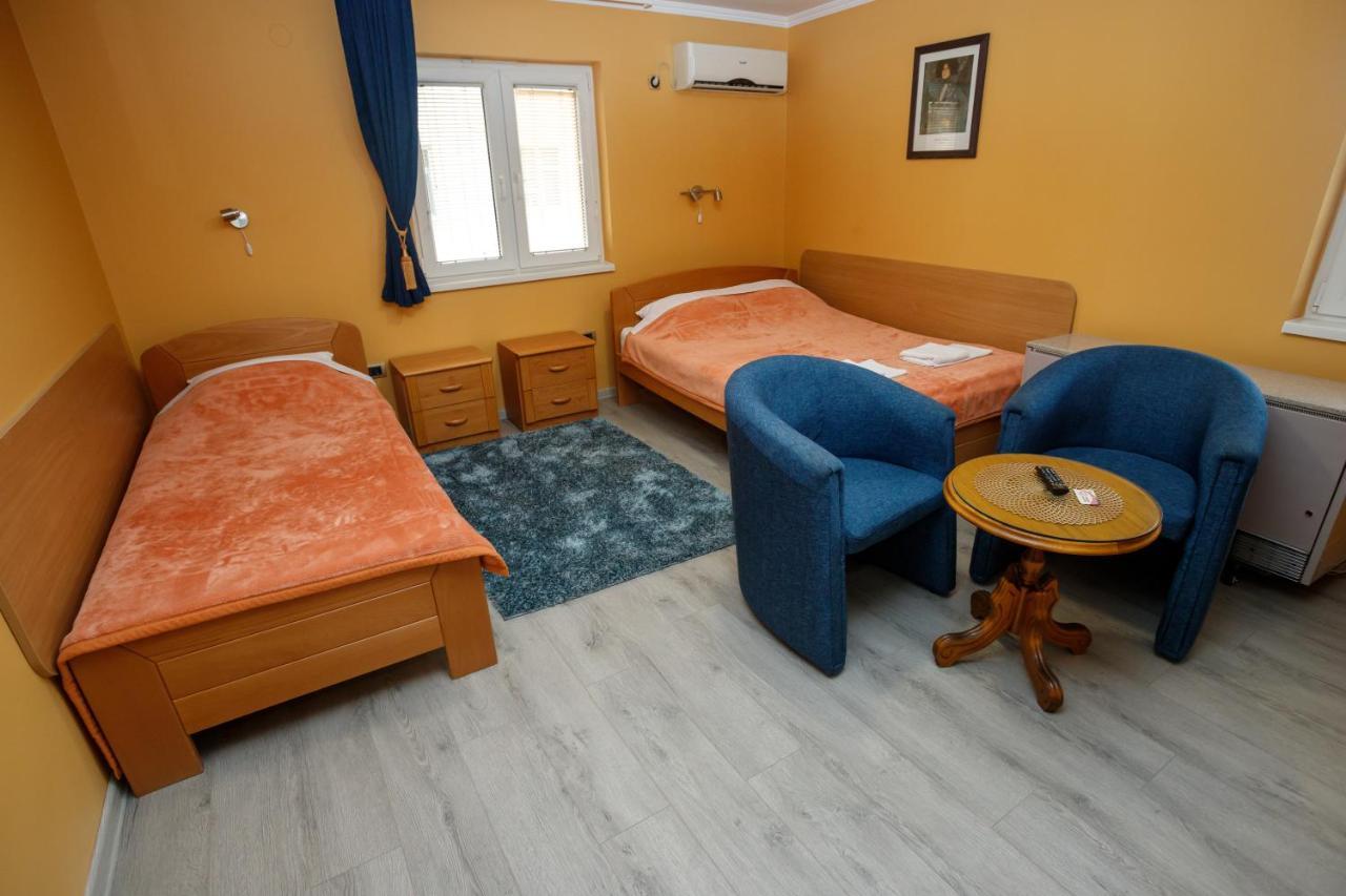 Guest House Mali Hotel Subotica Exterior foto