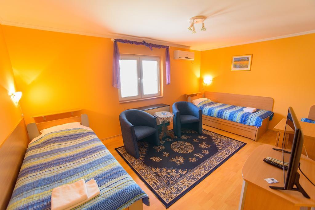 Guest House Mali Hotel Subotica Exterior foto